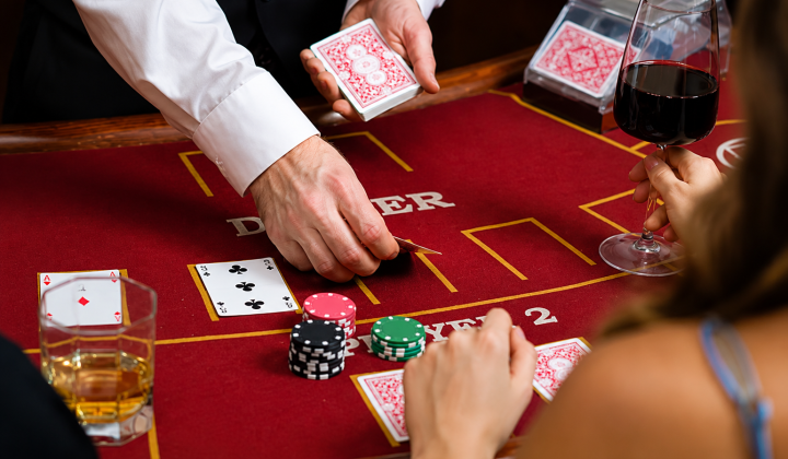 Juez Bloquea Temporalmente la «Prohibición del Blackjack» en California, Salvando Juegos Populares en Salas de Póker