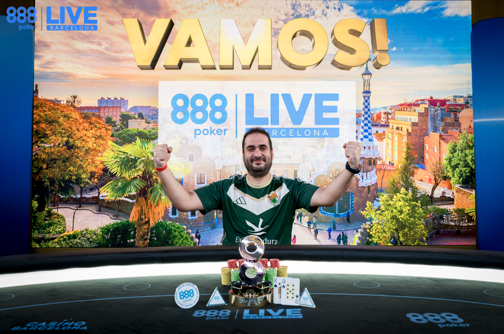 Álvaro Murciano celebrando su victoria en el 888poker LIVE Barcelona Main Event