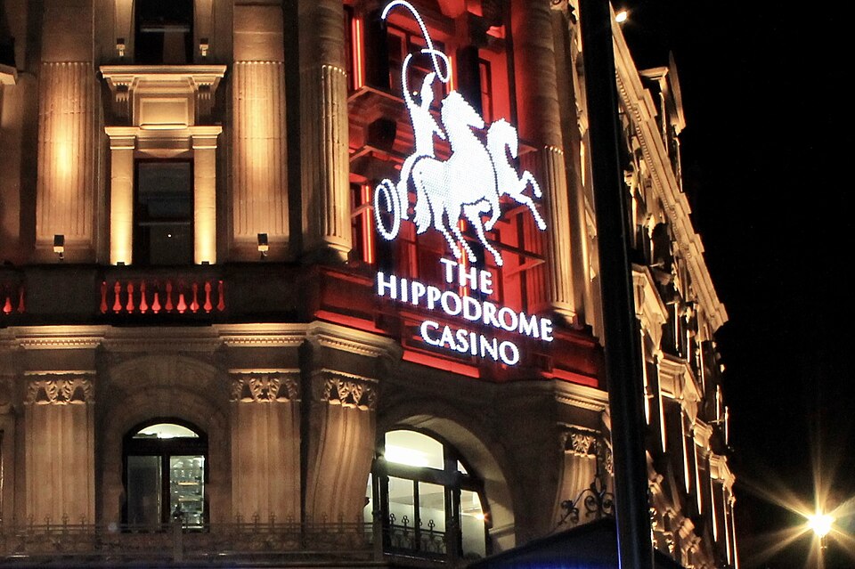 Jugador de Poker Demanda a Casino de Londres por Prohibición de “Hit-and-Run