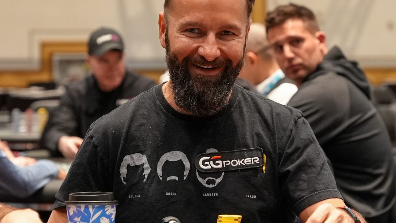 Daniel Negreanu Defiende a David Peters Tras Críticas por Deuda No Pagada