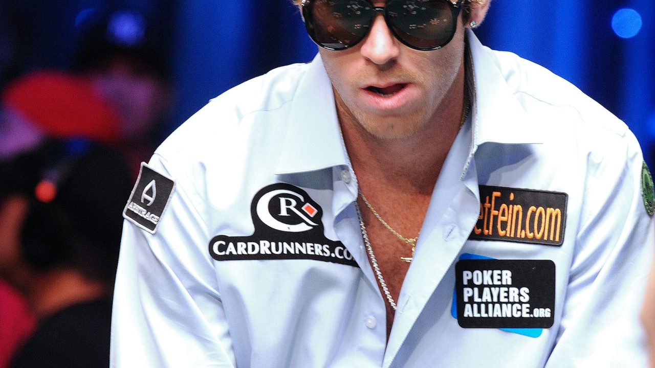 Cash Games vs. Torneos de Poker: Diferencias Estratégicas Clave
