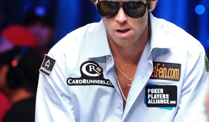 Cash Games vs. Torneos de Poker: Diferencias Estratégicas Clave