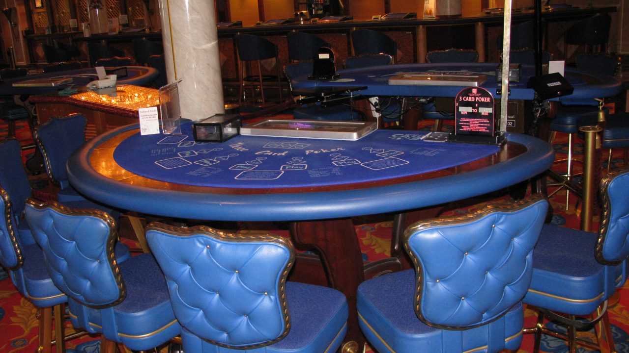 La C-Bet en el Póker Online: Cuándo Pagar, Cuándo Pasar y Cómo influye la Textura del Board