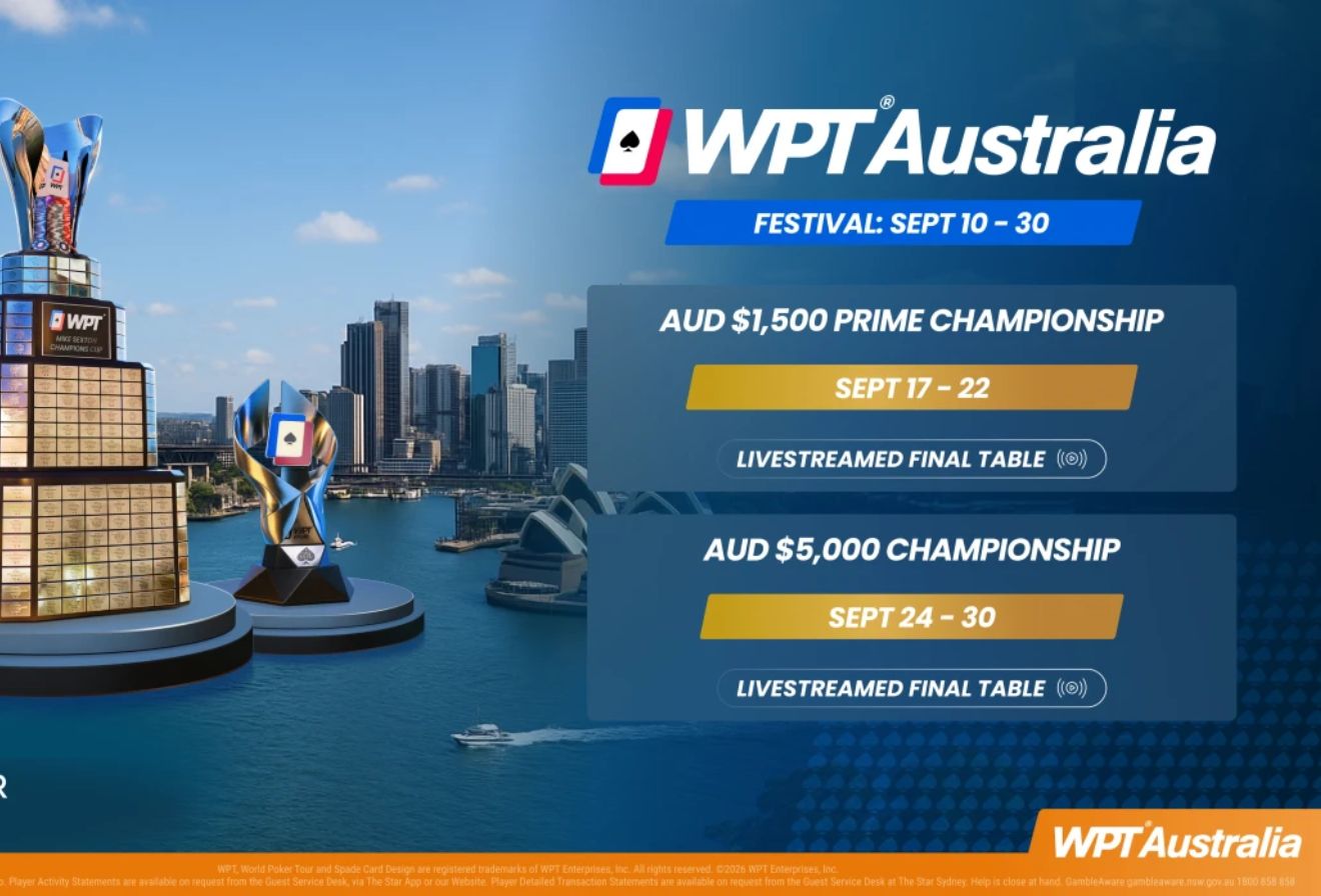 Mesa de póker con fichas y cartas durante un torneo del WPT