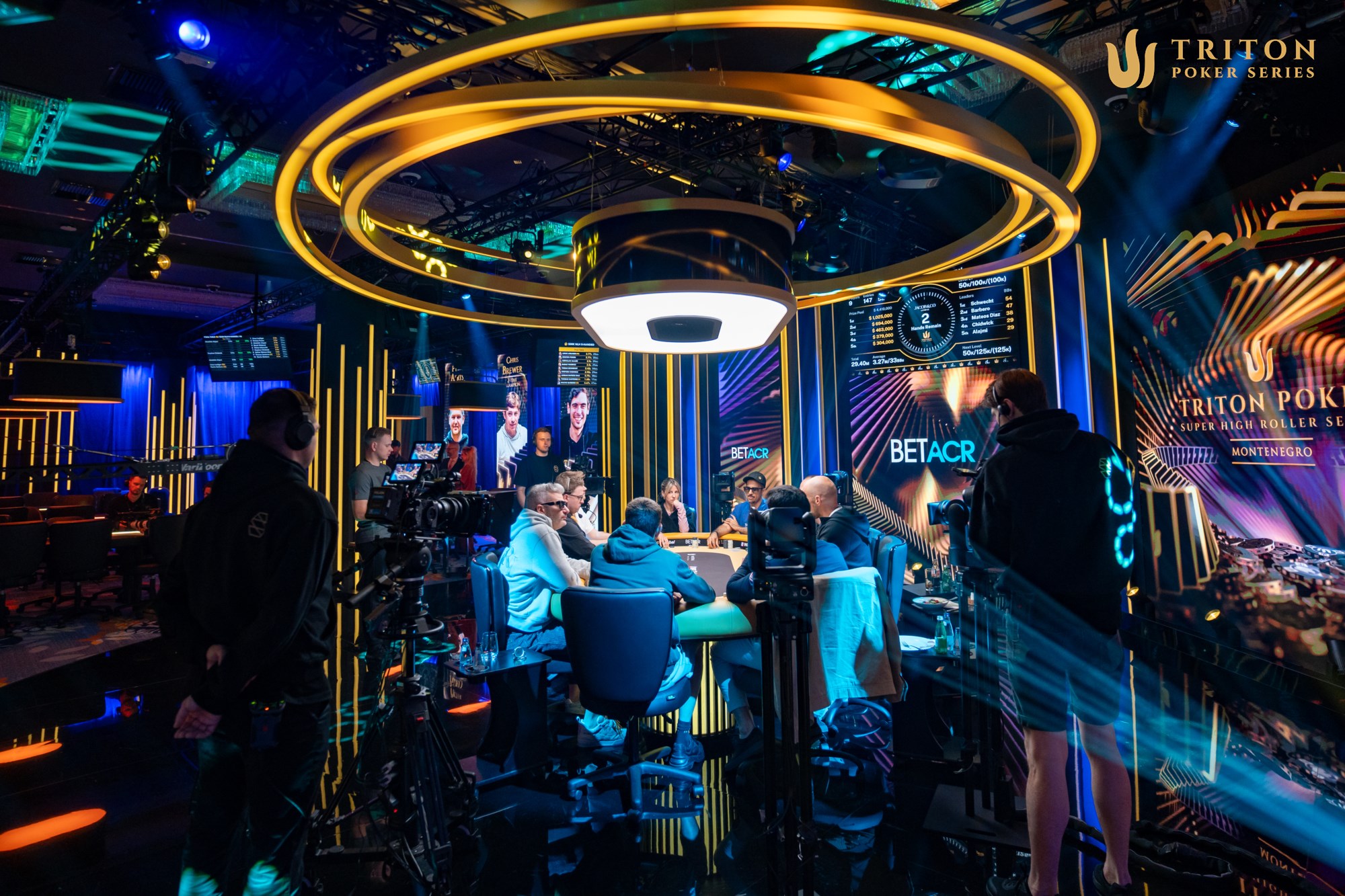Jugadores de póker en el Triton Super High Roller Series en Montenegro.