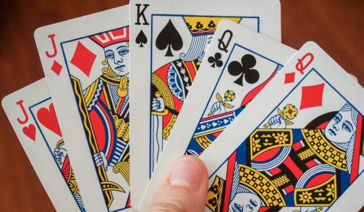 Más Allá del Hold’em: Explorando Variantes de Póker para Evitar el Agotamiento