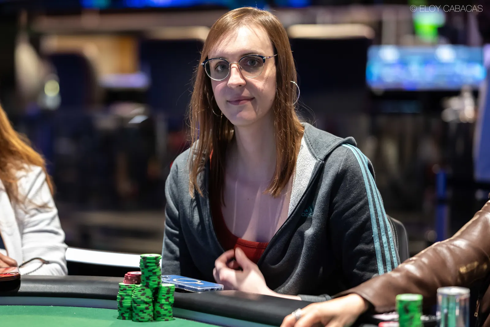 Aubrey Williams gra w pokera podczas turnieju WSOP Ladies Championship.
