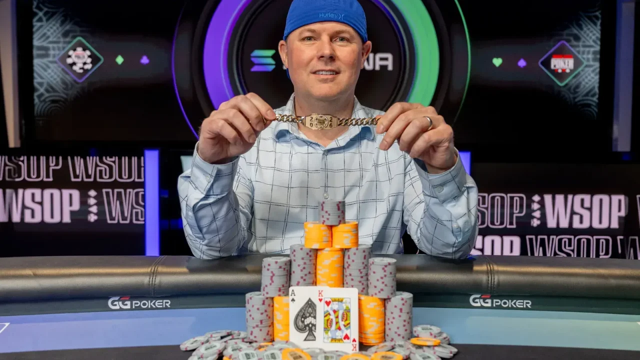 Justin Smith, inżynier jakości z Yakima w stanie Waszyngton, dokonał czegoś niezwykłego, zwyciężając w turnieju Event #34: $500 COLOSSUS pod