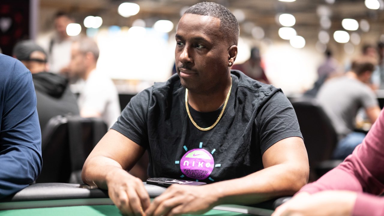 Maurice Hawkins Busca Su Primer Brazalete de la WSOP en una Mesa Final Estelar