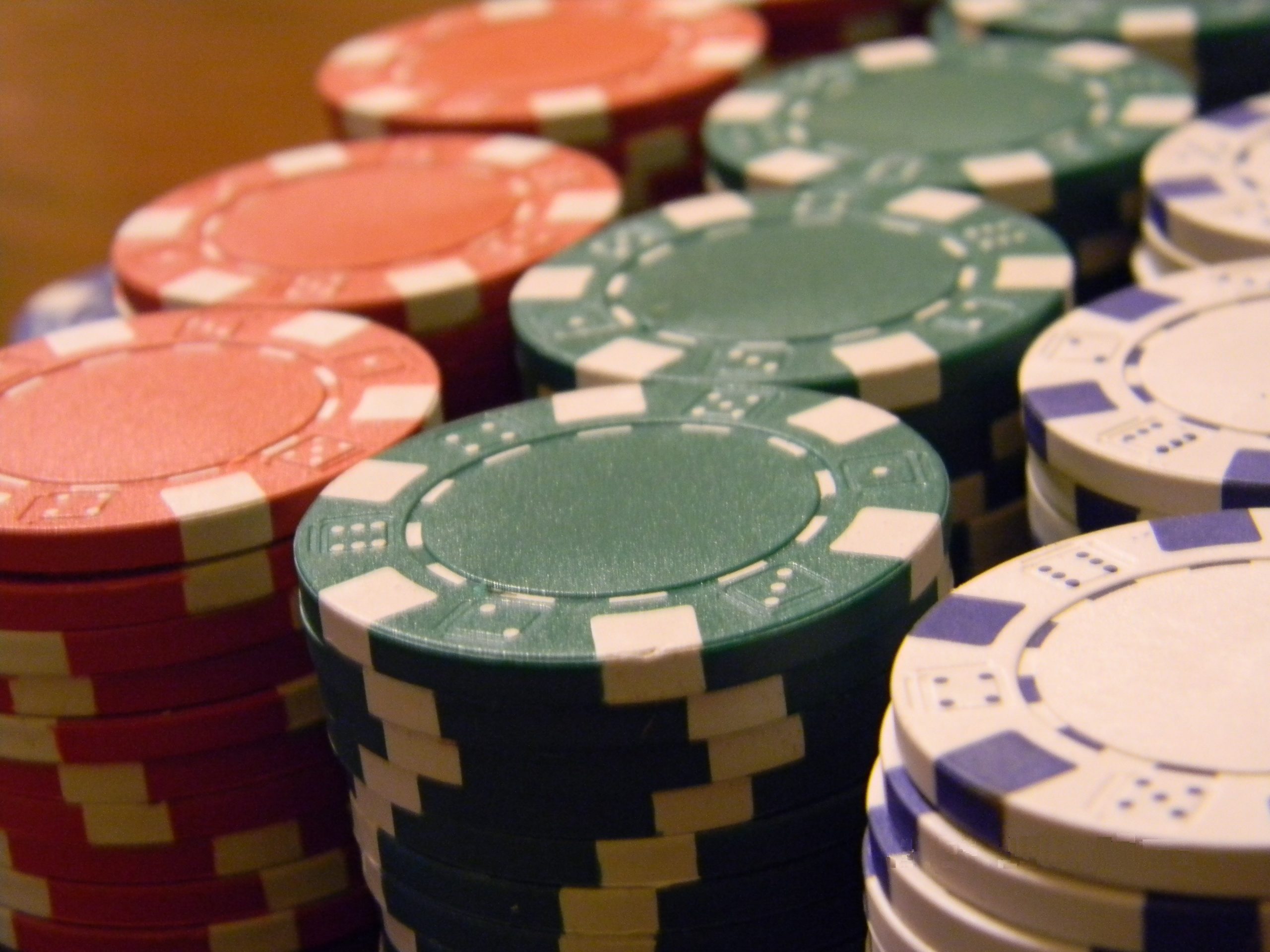 Jugadores de póker en una mesa online