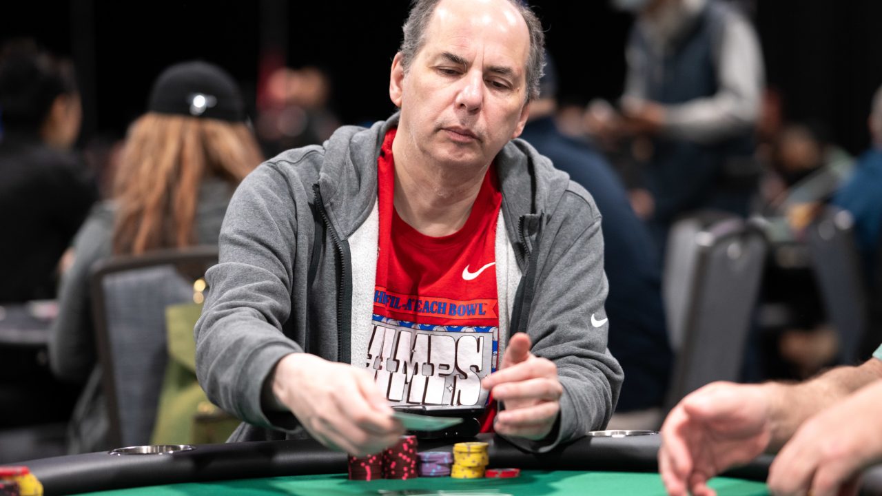 El veterano jugador de póker Allen Kessler, conocido por su agudeza financiera y su estilo de juego frugal, ha tomado una decisión que ha ll