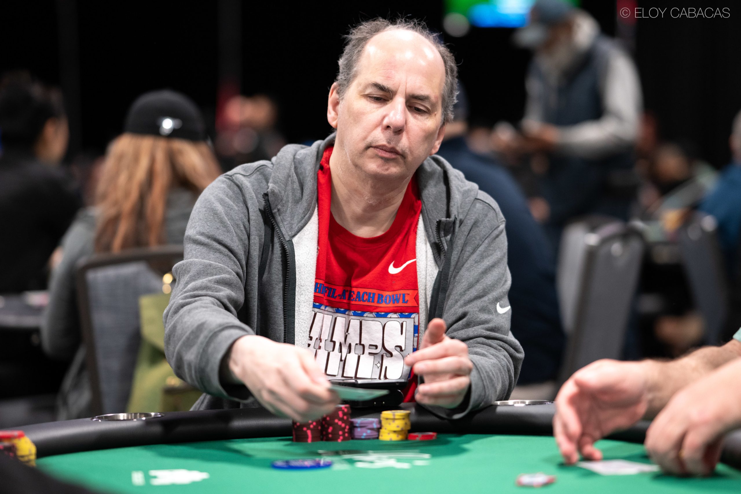 Allen Kessler concentrado durante un torneo de póker