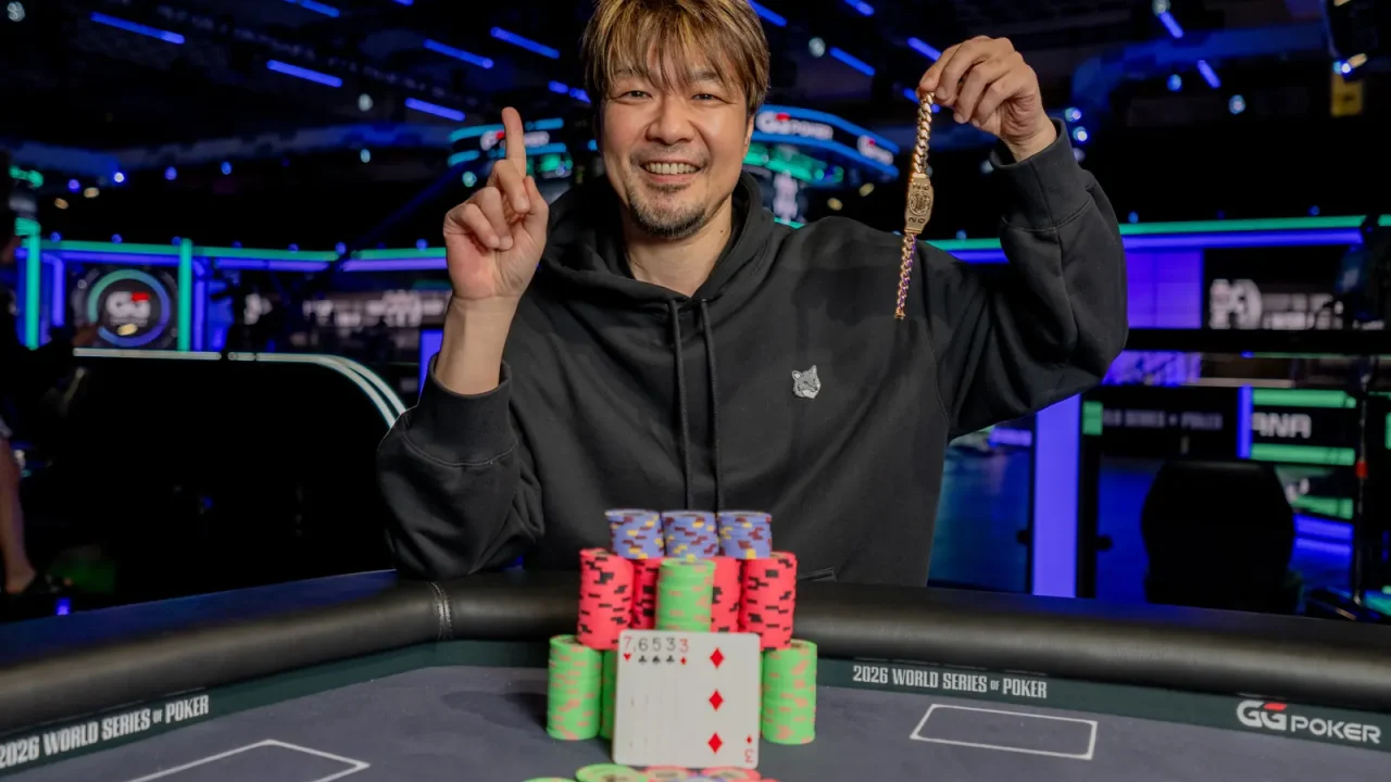Koji Fujimoto triumfuje w prestiżowym turnieju 2-7 Triple Draw na WSOP