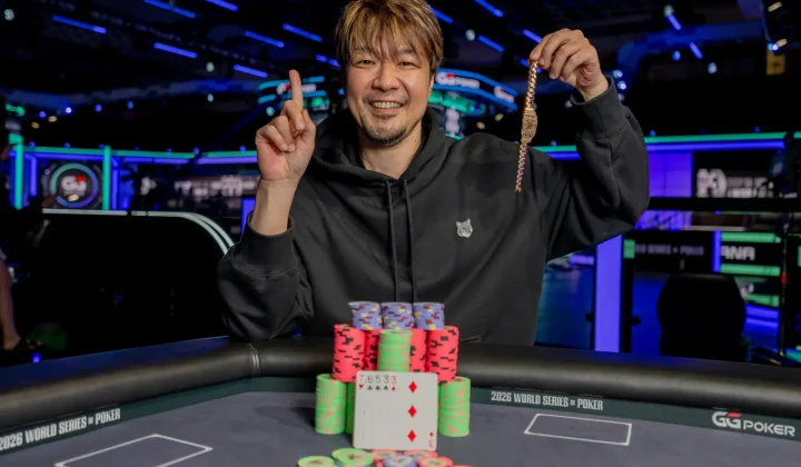 Koji Fujimoto triumfuje w prestiżowym turnieju 2-7 Triple Draw na WSOP