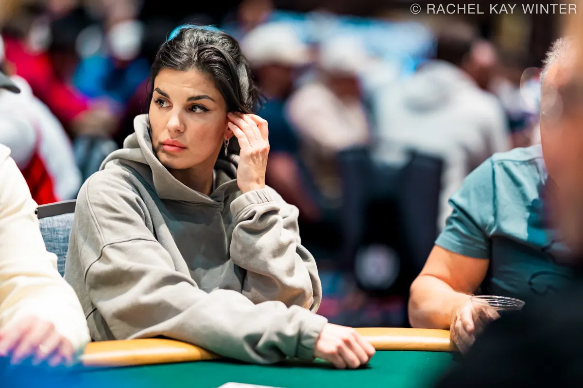 Aylar Lie grająca w pokera podczas Main Eventu WSOP