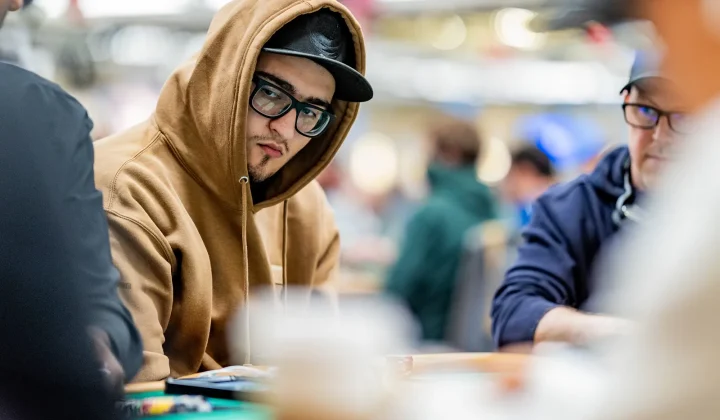 Paul Mizrachi, syn słynnego Michaela «The Grindera» Mizrachi, który w zeszłym roku zdobył tytuł w Main Evencie World Series of Poker, rozpoc