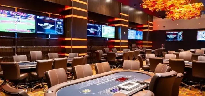 Golden Nugget w Las Vegas zaprezentował swoją odnowioną salę do pokera, zlokalizowaną w holu Rush Tower. Ta inwestycja ma na celu zapewnieni