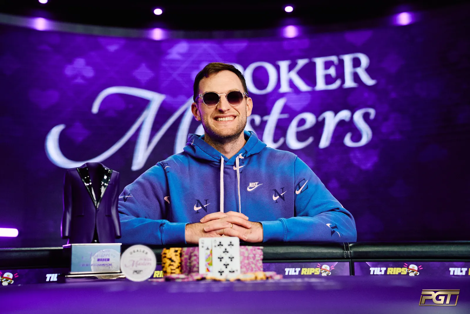 Joey Weissman celebra su victoria en el Evento 3 de las Poker Masters 2026 en el PokerGO Studio de Las Vegas