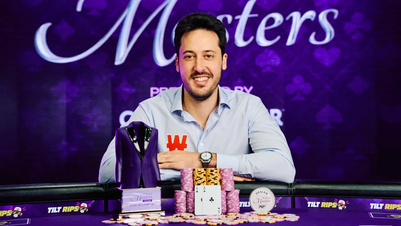 Adrian Mateos se repone de tres burbujas y toma el liderato en las Poker Masters 2026