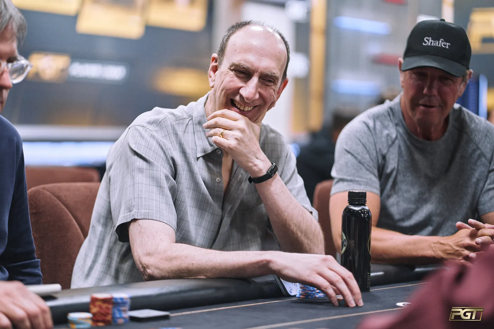 Erik Seidel compitiendo en una mesa de backgammon durante el Las Vegas Open 2026