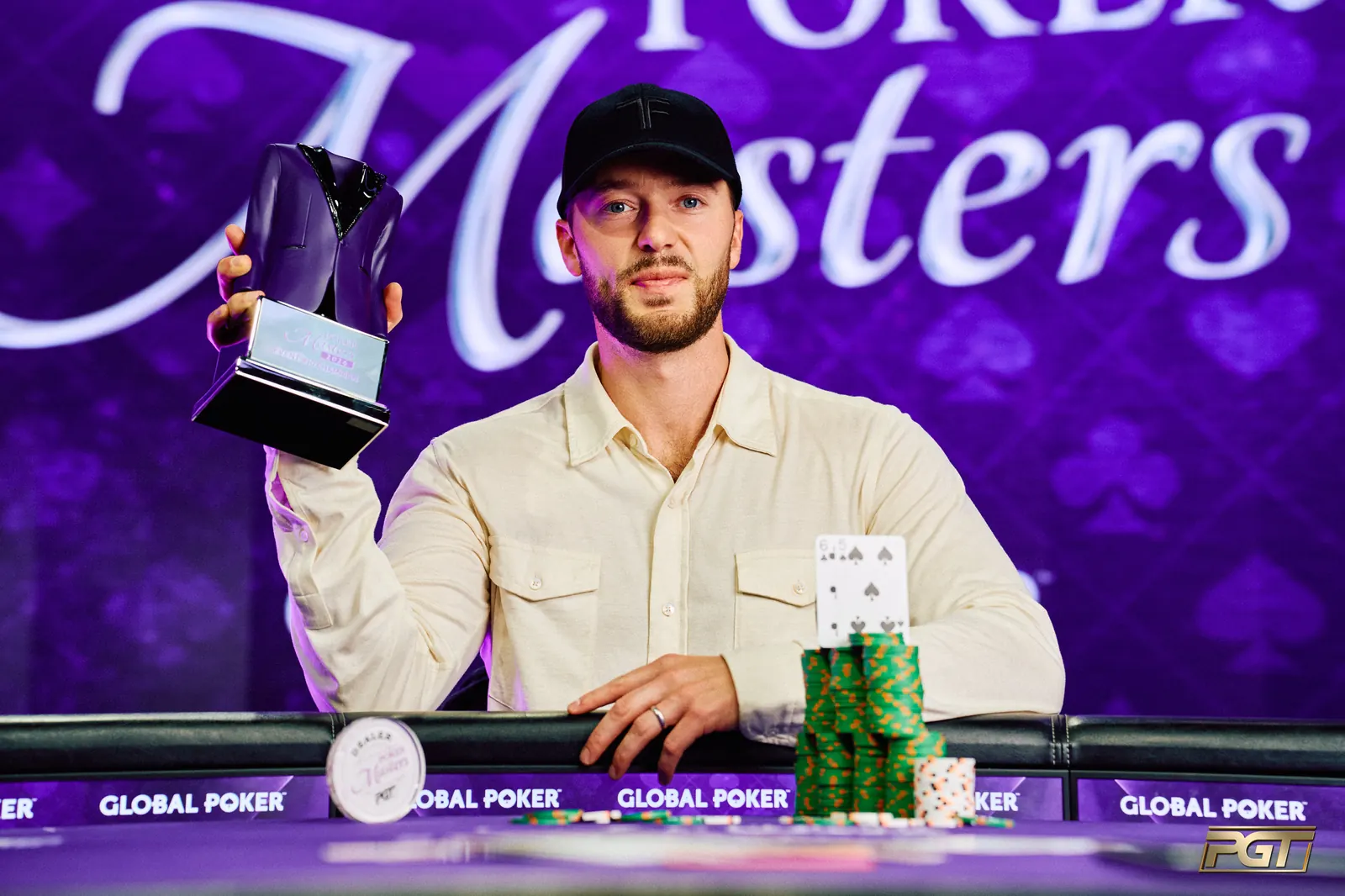 Mesa final de las Poker Masters 2026 con jugadores y fichas en el PokerGO Studio de Las Vegas